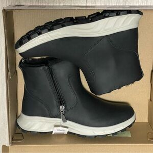 Khombu Womens Boots All-Weather Black Boots with Memory Foam Sz 7 New in box